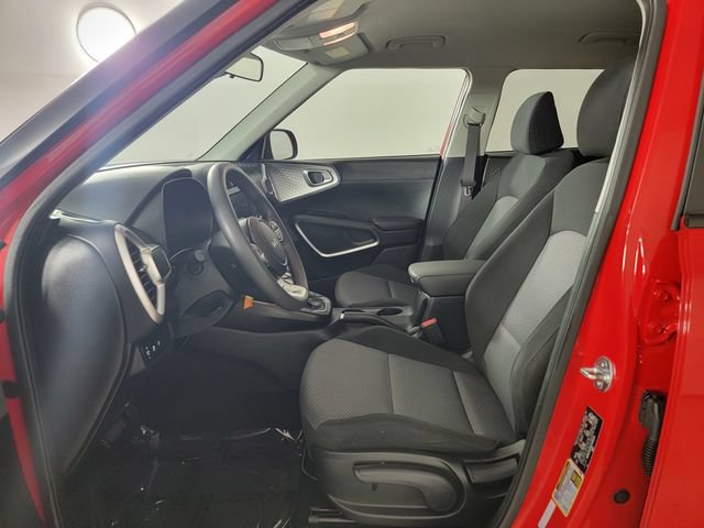 Used 2025 Kia Soul LX w/ LX Technology Package FWD image 13