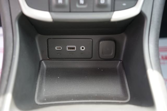 Used 2024 GMC Terrain SLE w/ Driver Convenience Package FWD image 15