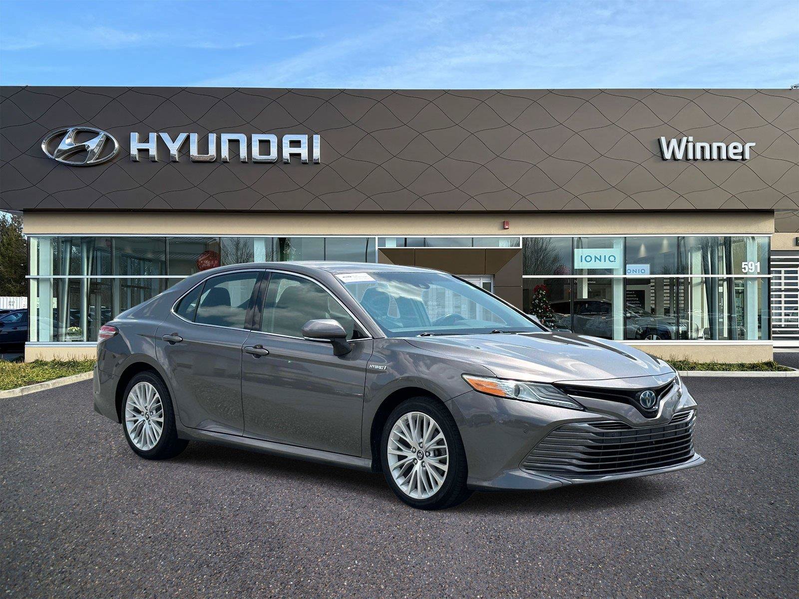 Used 2018 Toyota Camry XLE FWD image 5