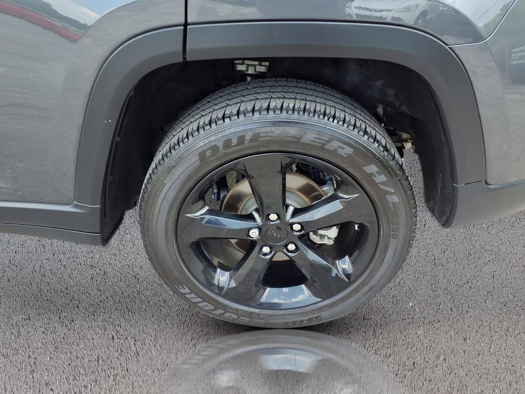 Used 2023 Jeep Grand Cherokee Altitude AWD/4WD image 28