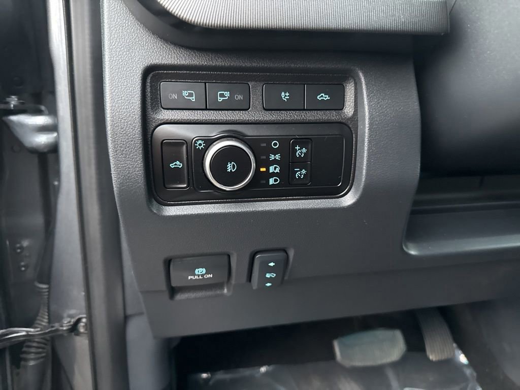 Certified 2023 Ford F350 Platinum w/ FX4 Off-Road Package image 24