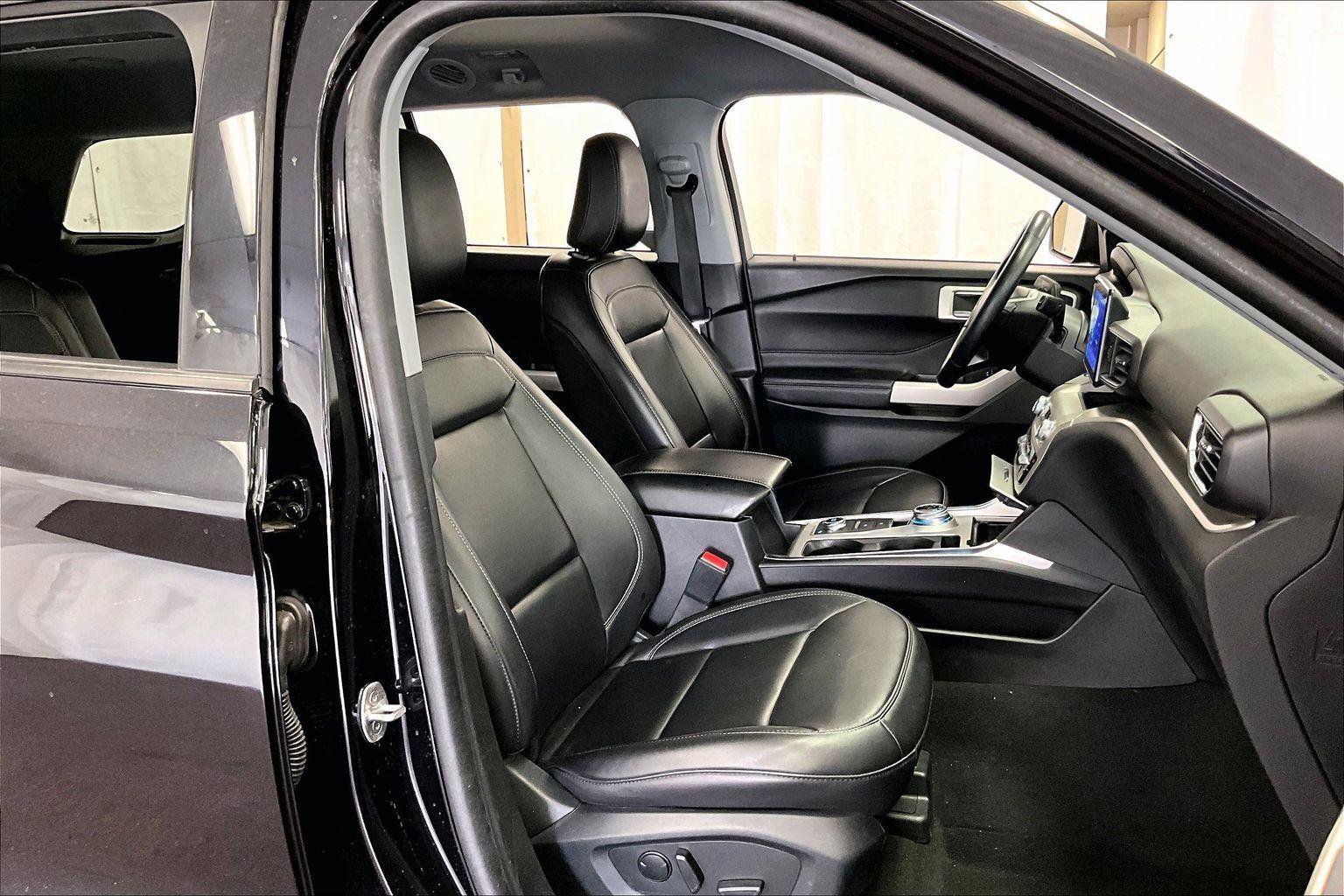 Certified 2022 Ford Explorer XLT w/ Equipment Group 202A image 7