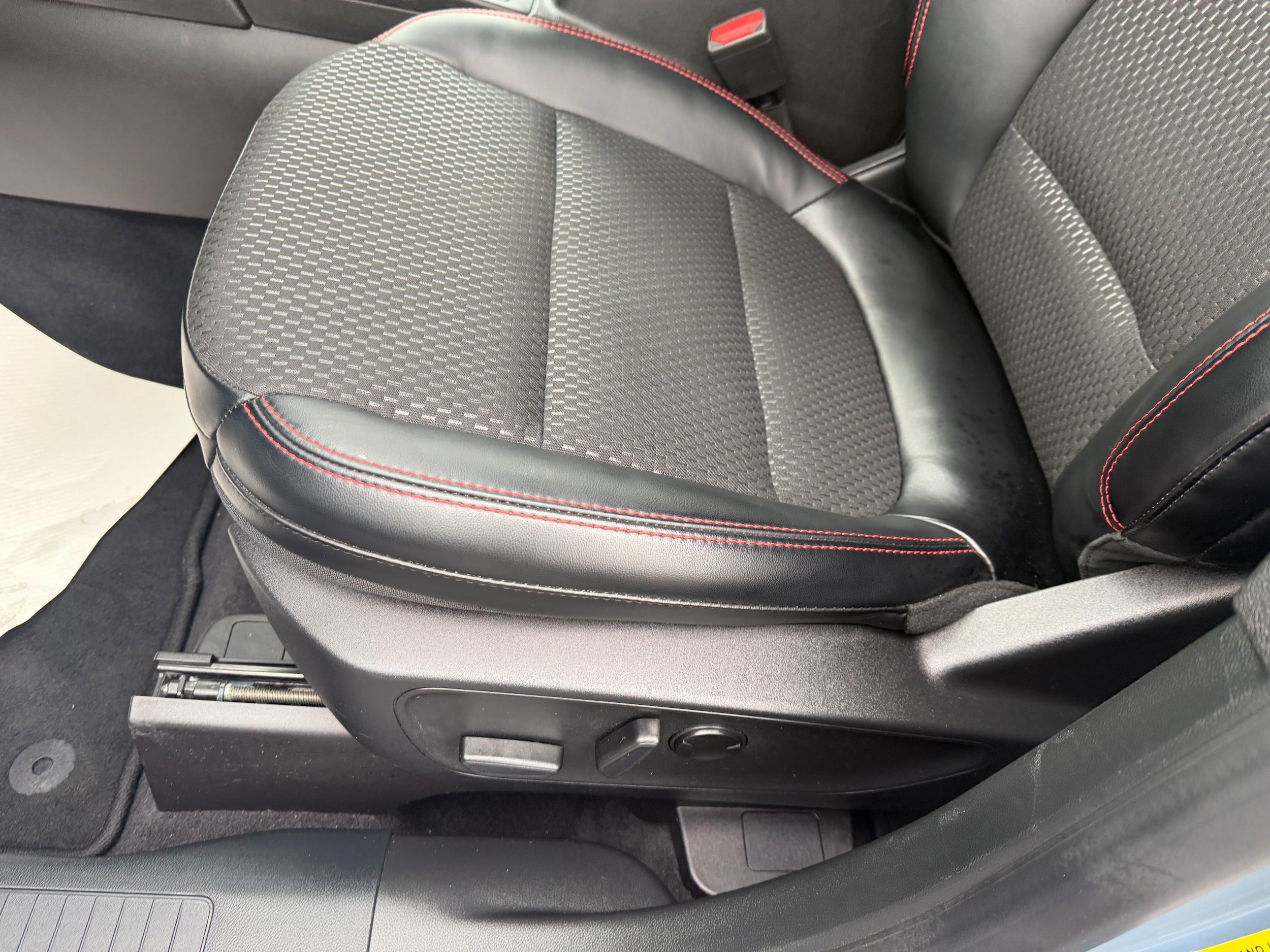 Certified 2024 Ford Escape ST-Line w/ Tech Pack #1 AWD/4WD image 18