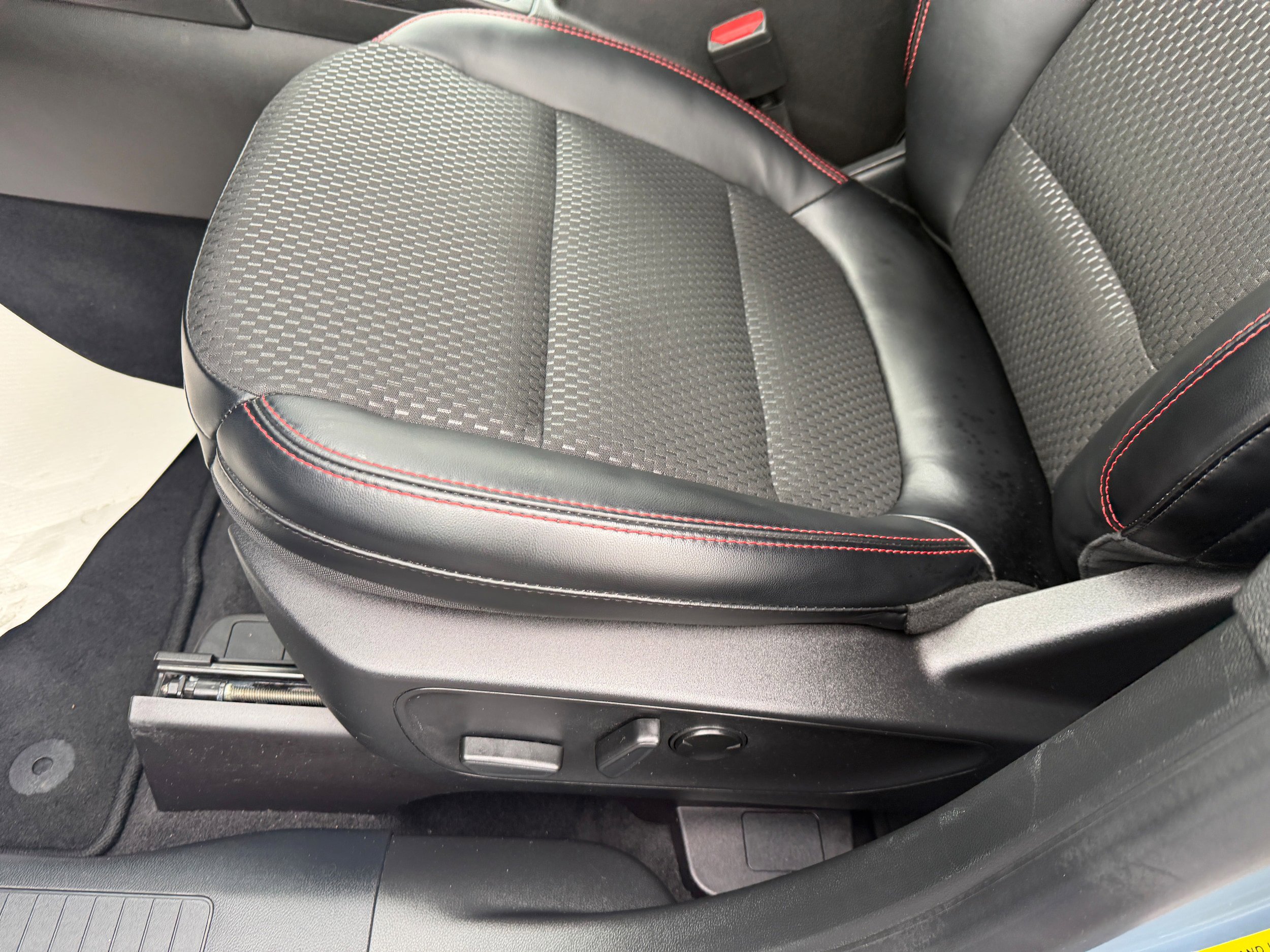 Certified 2024 Ford Escape ST-Line w/ Tech Pack #1 AWD/4WD image 18