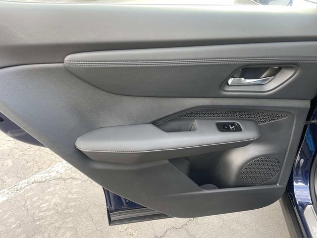 Used 2024 Nissan Ariya AWD image 32