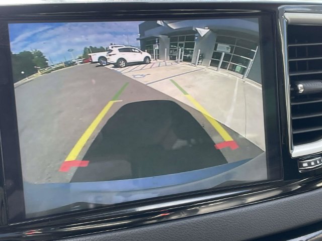 Used 2024 Chrysler Pacifica Touring-L FWD image 6
