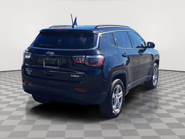Used 2024 Jeep Compass Latitude image 2
