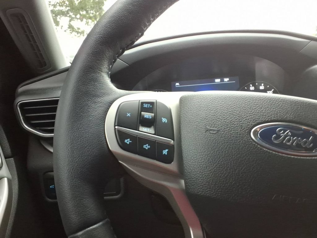 Certified 2023 Ford Explorer XLT w/ Equipment Group 202A AWD/4WD image 18