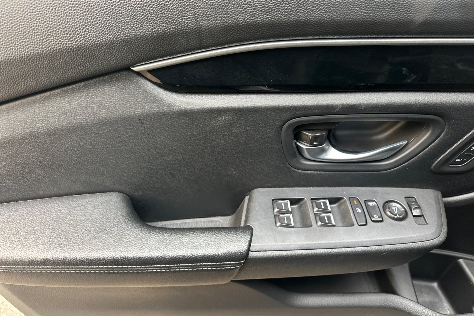 Used 2025 Honda Pilot EX-L image 10