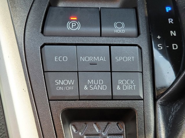 Used 2022 Toyota RAV4 LE image 22