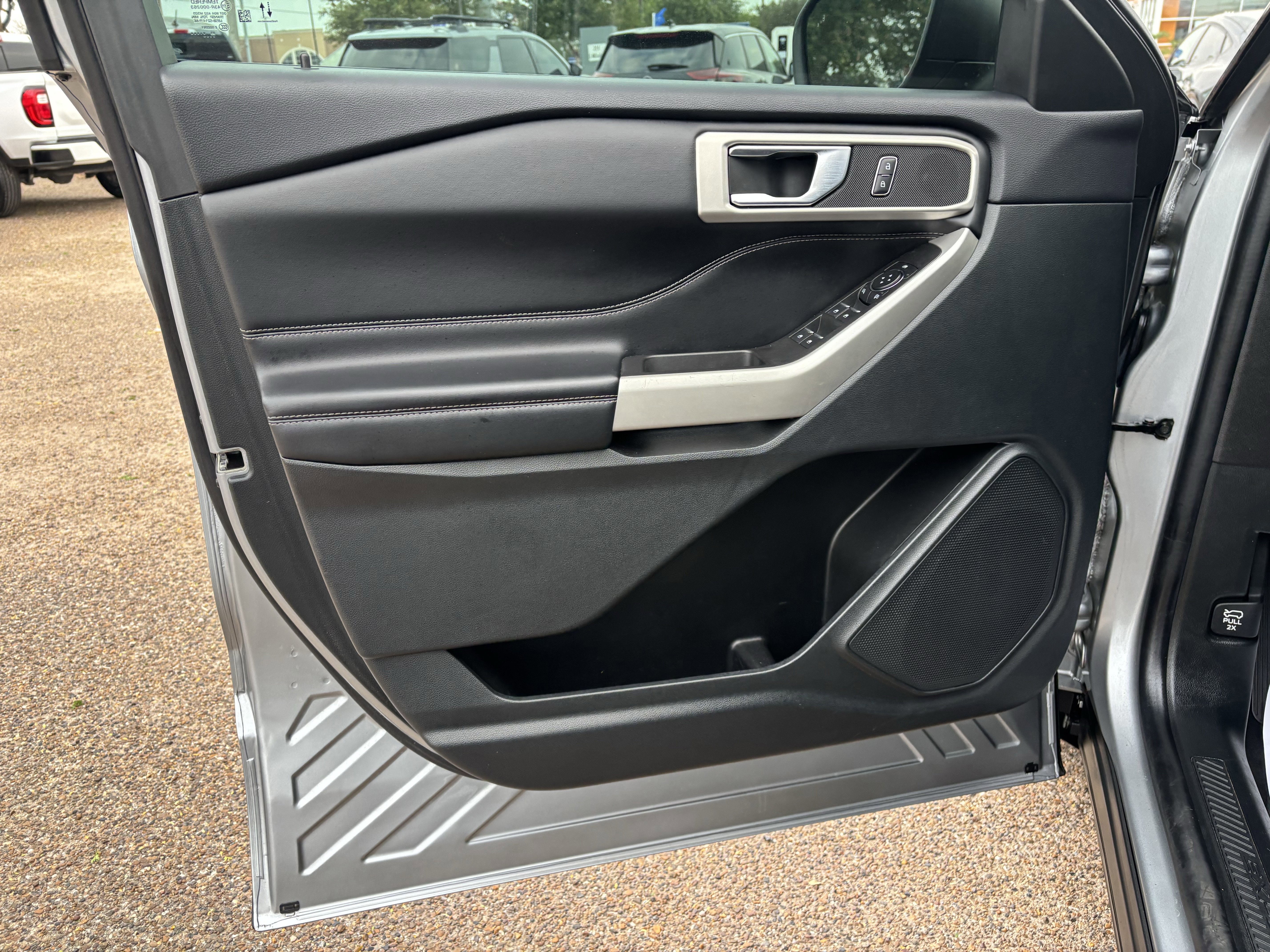 Certified 2023 Ford Explorer XLT image 9