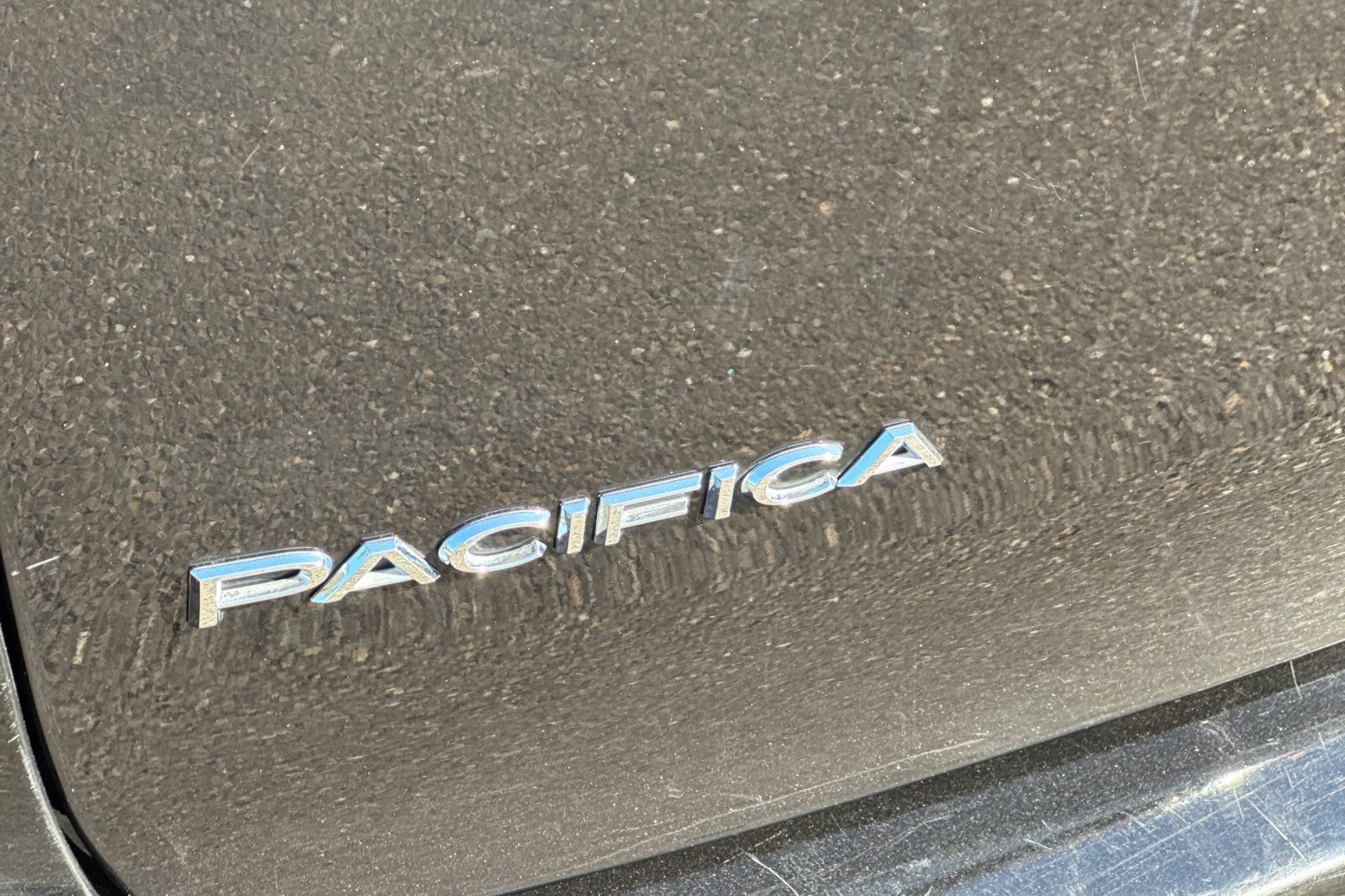 Used 2024 Chrysler Pacifica Limited FWD image 14