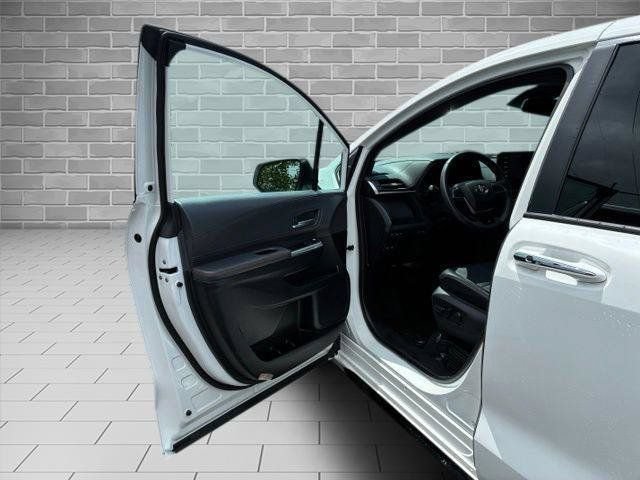 Used 2023 Toyota Sienna XSE w/ XSE Plus Package AWD/4WD image 15