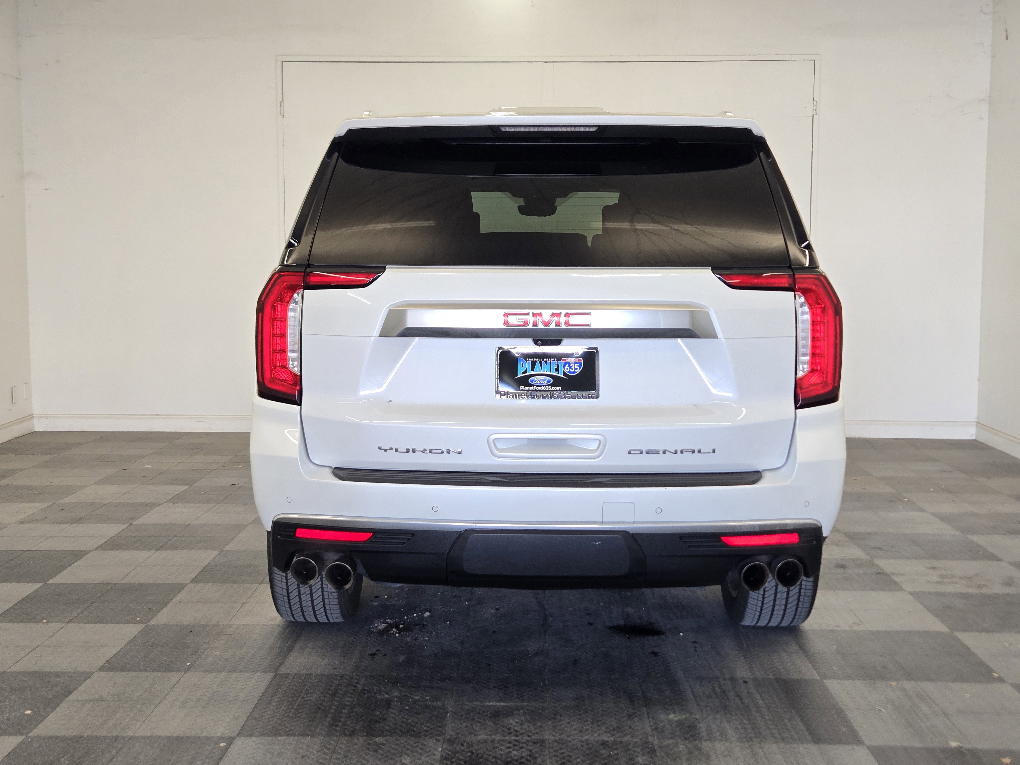 Used 2023 GMC Yukon XL Denali w/ Advanced Technology Package image 3