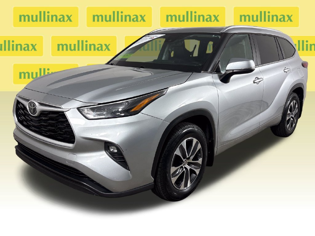 Used 2023 Toyota Highlander XLE FWD image 14