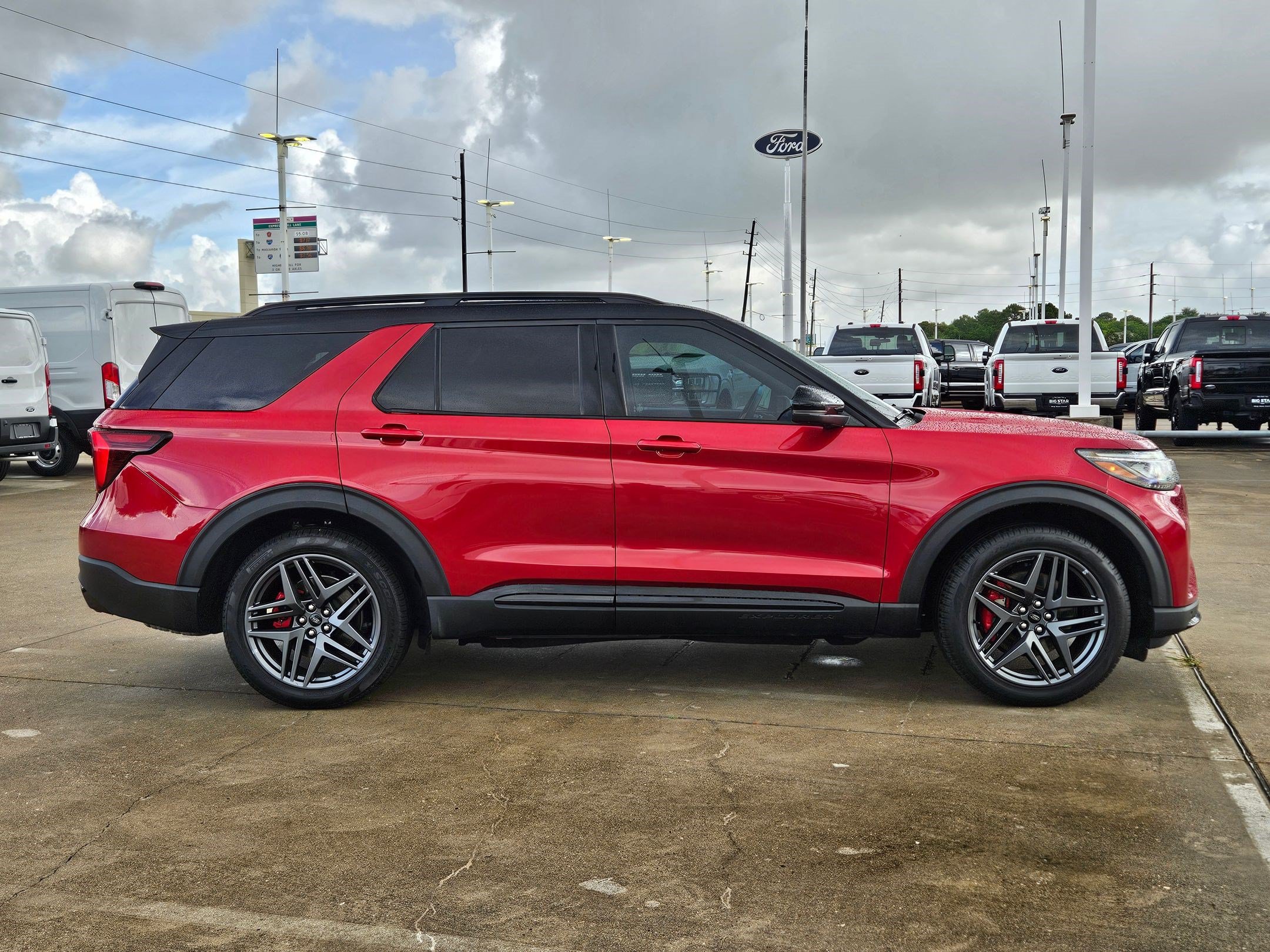 Certified 2025 Ford Explorer ST RWD image 2