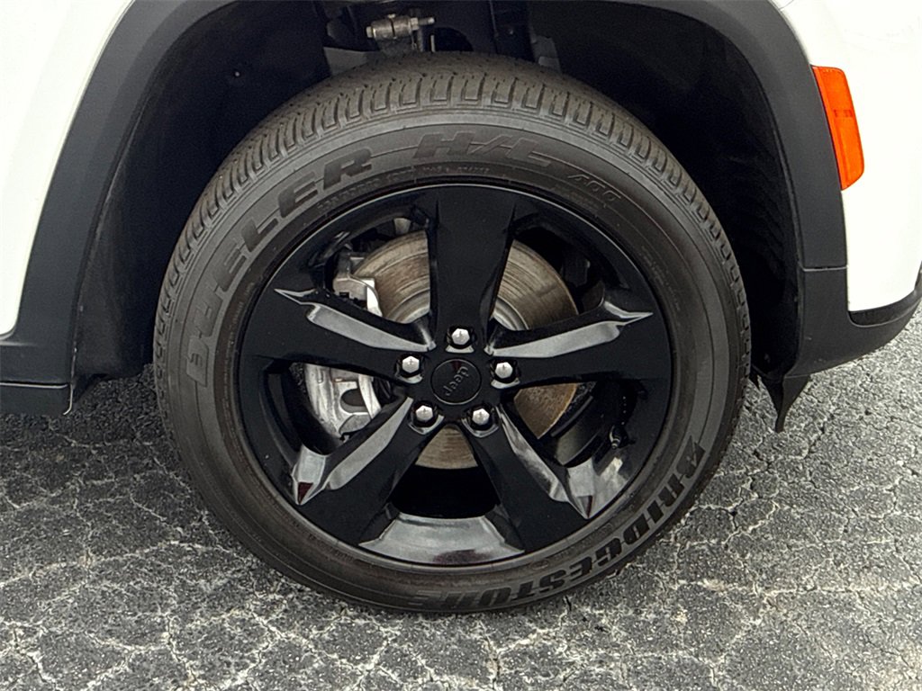 Used 2025 Jeep Grand Cherokee L Altitude image 12