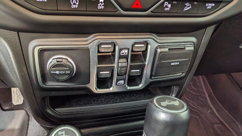 Used 2021 Jeep Wrangler Unlimited Sahara AWD/4WD image 30