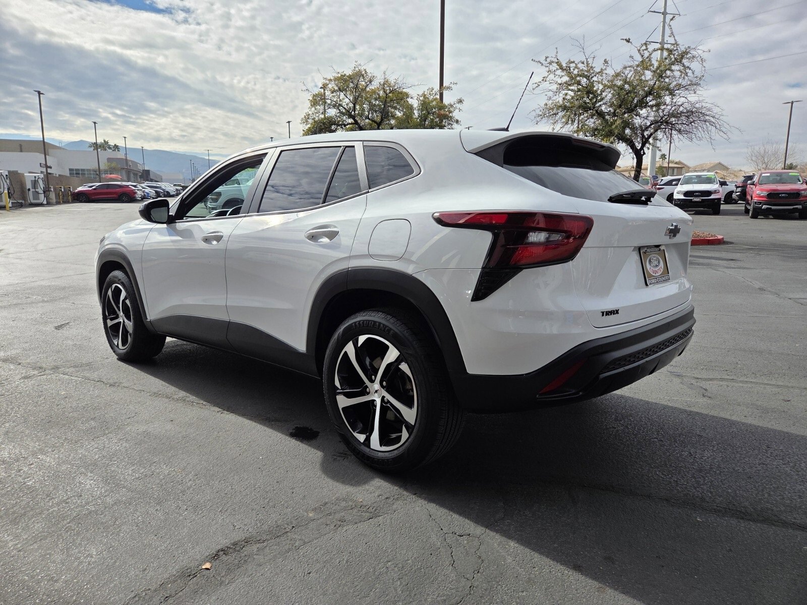 Used 2024 Chevrolet Trax RS w/ Sunroof Package image 4