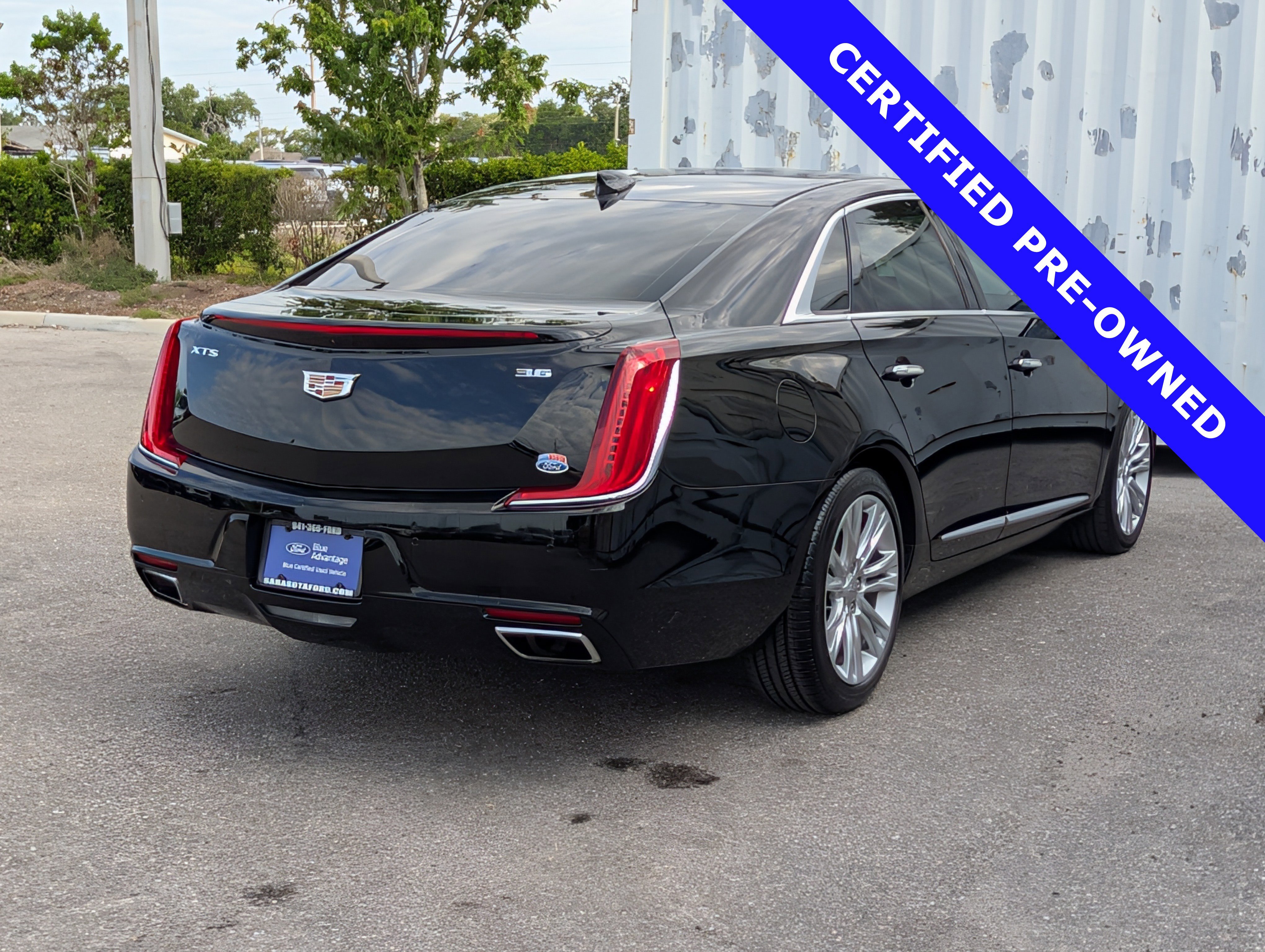 Used 2018 Cadillac XTS Luxury FWD image 3