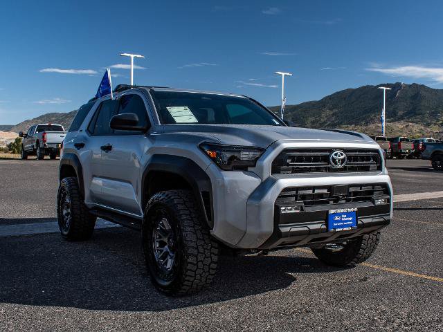 Used 2025 Toyota 4Runner SR5 AWD/4WD image 3