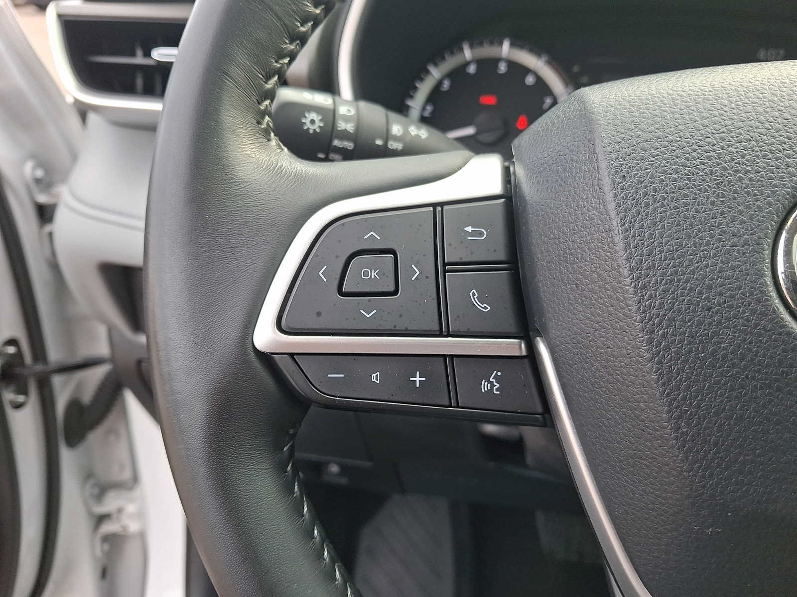 Used 2023 Toyota Highlander XLE AWD/4WD image 21
