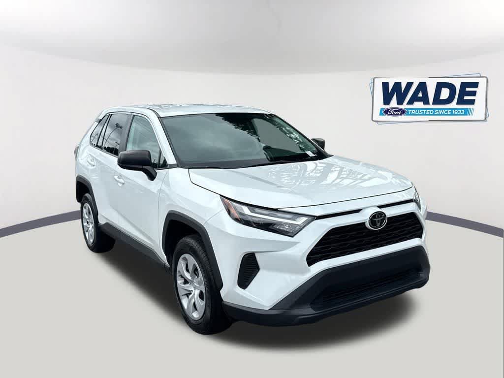 Used 2023 Toyota RAV4 LE AWD/4WD image 3