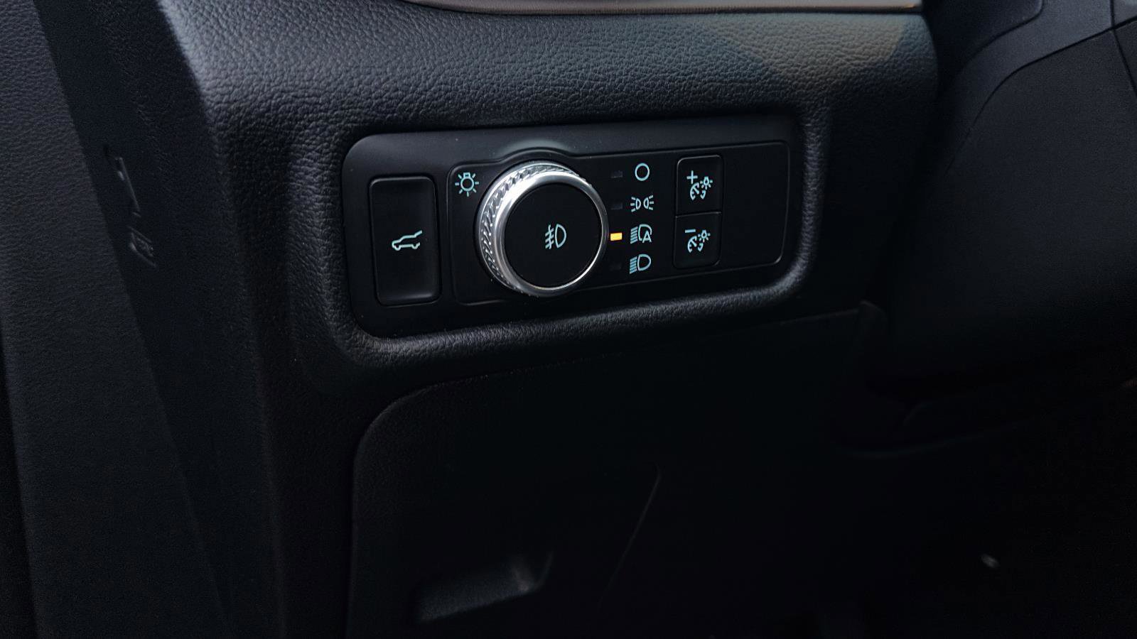 Certified 2020 Ford Explorer Limited w/ Class III Trailer Tow Package image 16