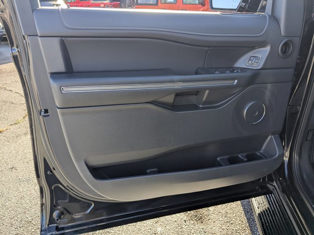 Certified 2024 Ford Expedition XLT image 18
