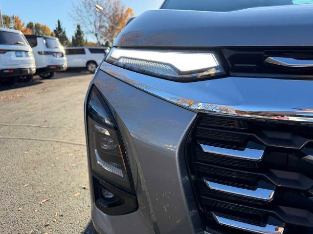Used 2025 Chevrolet Equinox LT w/ Convenience Package II AWD/4WD image 3