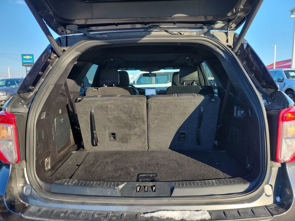 Certified 2020 Ford Explorer XLT w/ Equipment Group 202A image 10