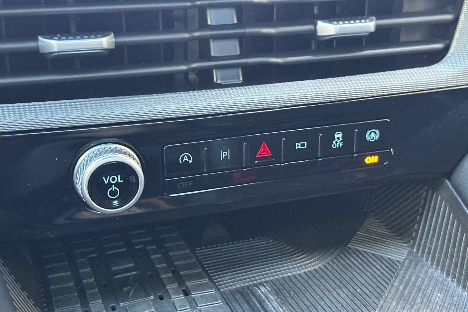 Certified 2025 Ford Explorer ST AWD/4WD image 32