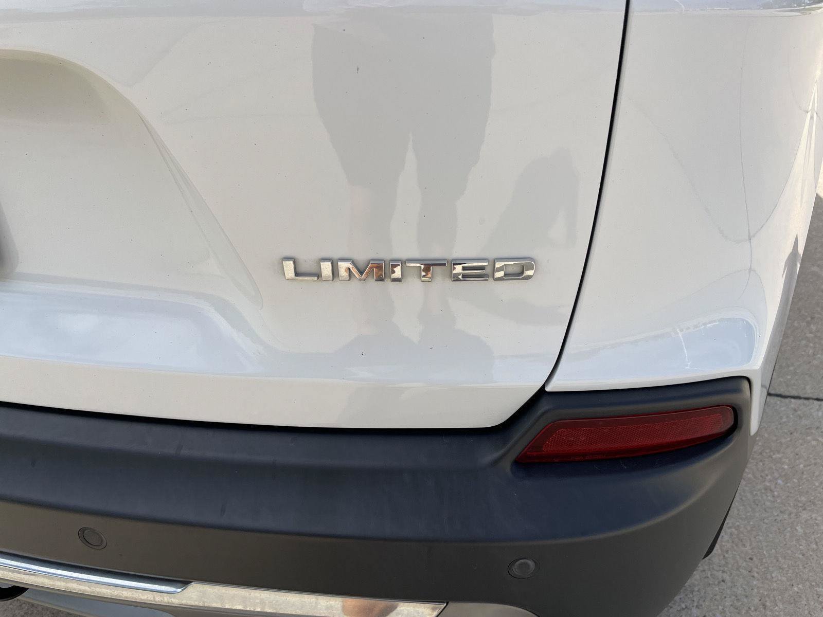 Used 2019 Jeep Cherokee Limited w/ Trailer Tow Group AWD/4WD image 34