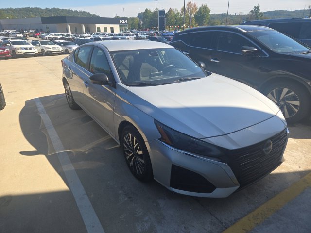 Used 2024 Nissan Altima 2.5 SV FWD image 19