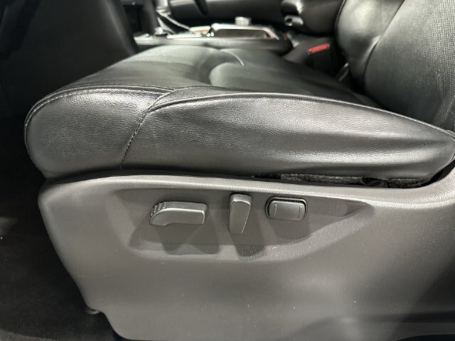Used 2023 Nissan Armada SL w/ Captain's Chairs Package AWD/4WD image 18