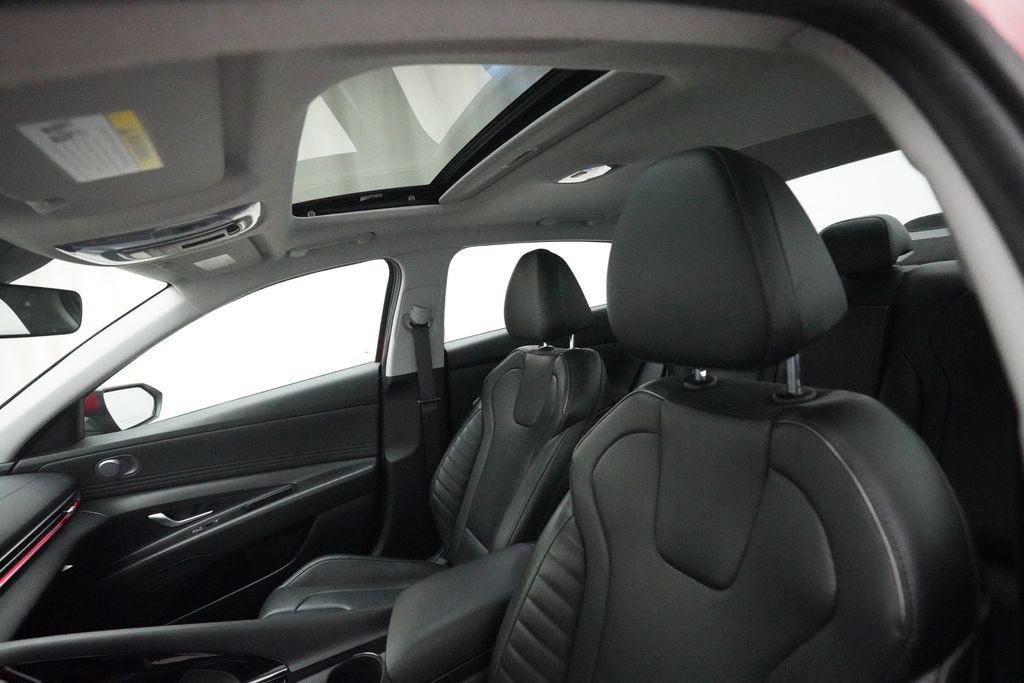 Used 2025 Hyundai Elantra Limited FWD image 31