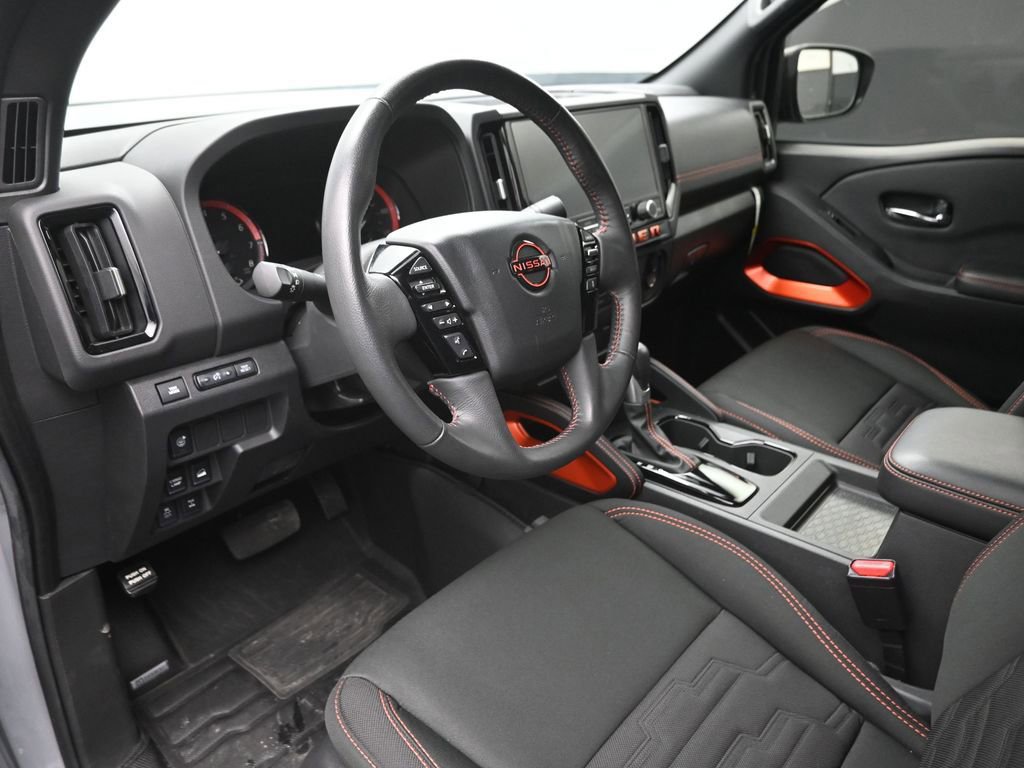 Used 2025 Nissan Frontier PRO-4X image 14