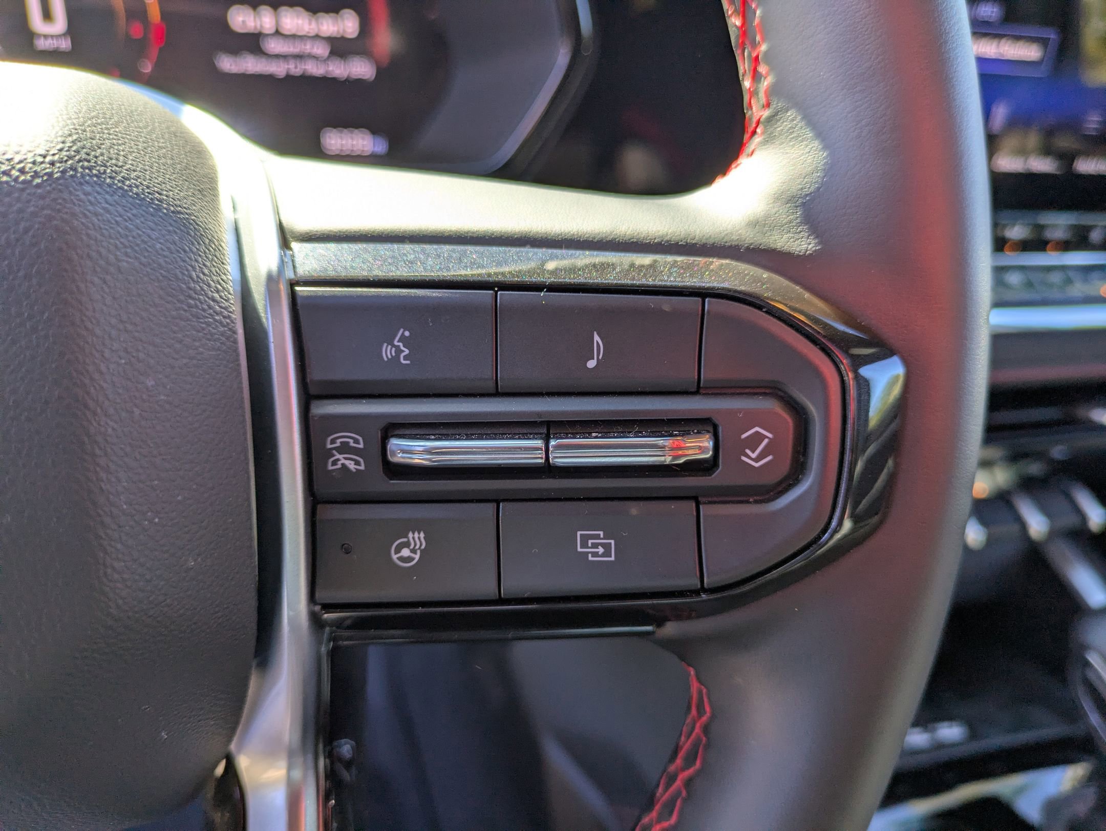 Used 2025 Chevrolet Colorado Z71 w/ Technology Package image 19