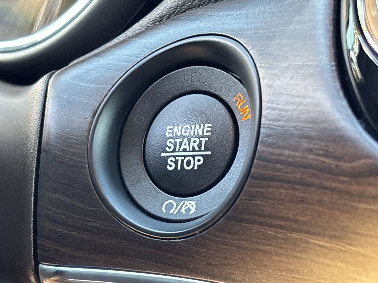 Used 2020 Jeep Grand Cherokee Overland image 38