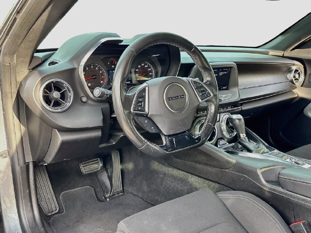 Used 2020 Chevrolet Camaro LT RWD image 9