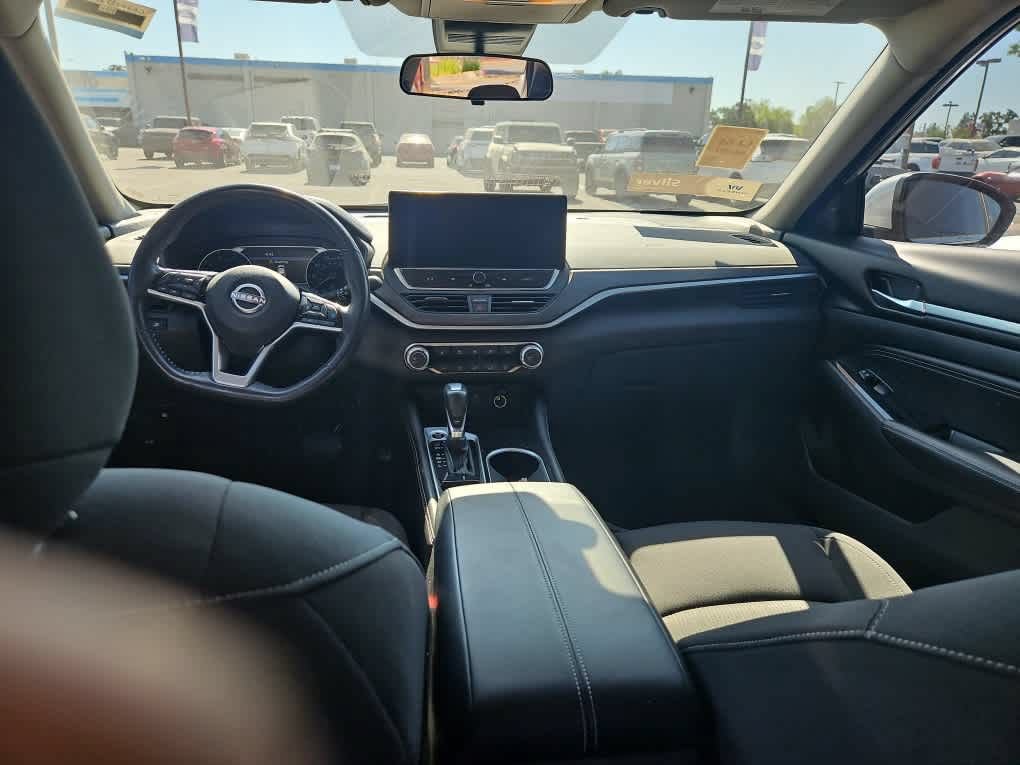 Used 2023 Nissan Altima 2.5 SV w/ SV Premium Package FWD image 8