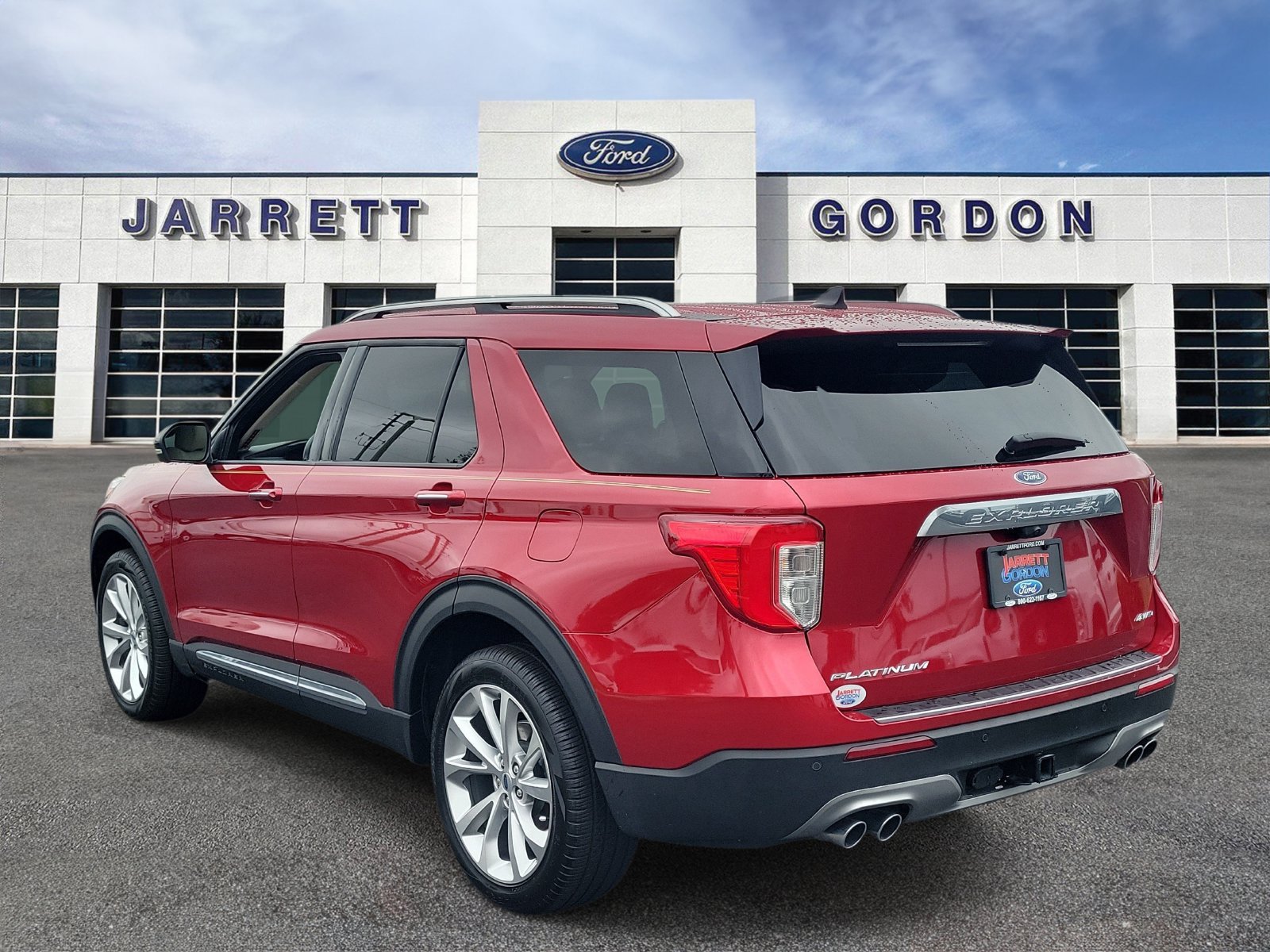 Certified 2023 Ford Explorer Platinum w/ Technology Package AWD/4WD image 3
