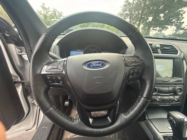 Certified 2018 Ford Explorer XLT w/ Equipment Group 202A AWD/4WD image 12