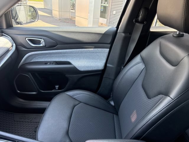 Used 2024 Jeep Compass Latitude w/ Convenience Group AWD/4WD image 27