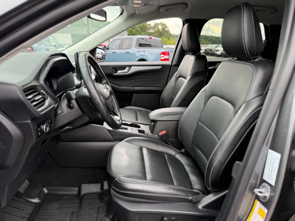 Certified 2025 Ford Escape Platinum AWD/4WD image 13