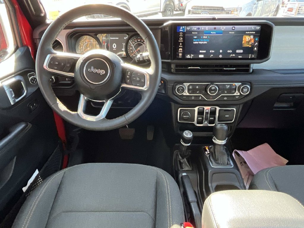 Used 2025 Jeep Wrangler Unlimited Sahara AWD/4WD image 15
