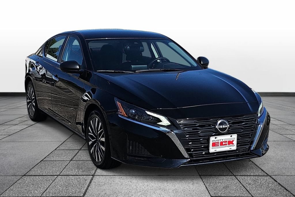 Used 2024 Nissan Altima 2.5 SV FWD image 3