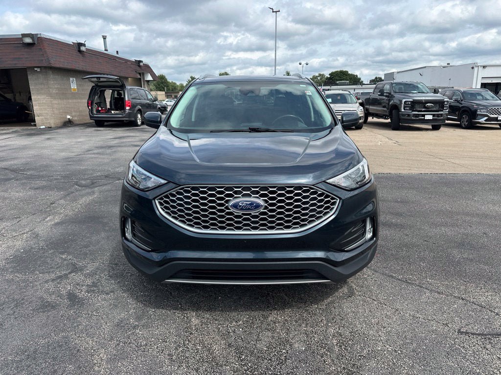 Certified 2024 Ford Edge SEL w/ Convenience Package AWD/4WD image 2