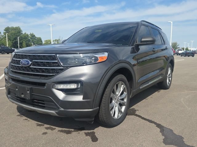 Certified 2020 Ford Explorer XLT w/ Equipment Group 202A AWD/4WD image 2
