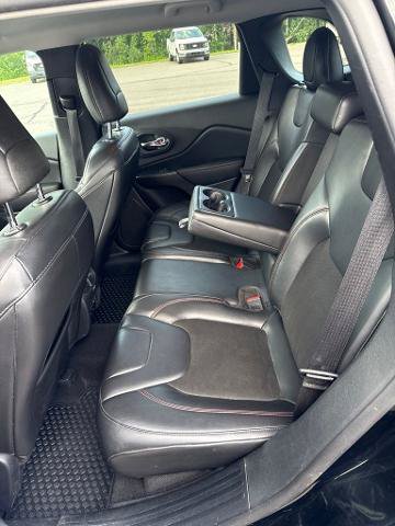 Used 2020 Jeep Cherokee Trailhawk w/ Cold Weather Group AWD/4WD image 9